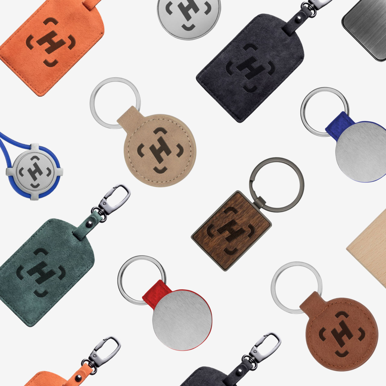 Разместите наклейки или брелки “Найди” на своих вещах или питомцах